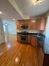 2553 W Ardmore Ave, Unit 2 in Chicago, IL - Foto de edificio - Building Photo