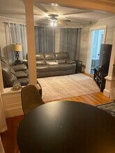 20 Crescent St, Unit 2 in Biddeford, ME - Foto de edificio - Building Photo