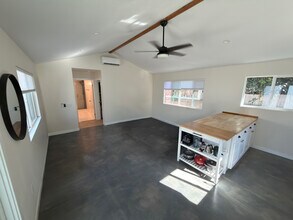 240 W Cedar Ave in Burbank, CA - Building Photo - Building Photo