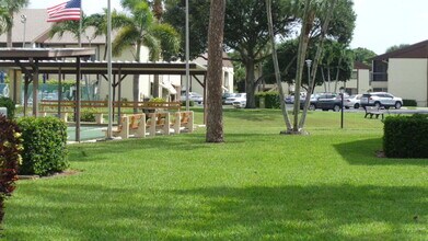 5883 La Paseos Dr in Greenacres, FL - Building Photo - Building Photo
