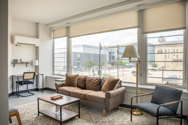 333 W State St in Milwaukee, WI - Building Photo - Building Photo