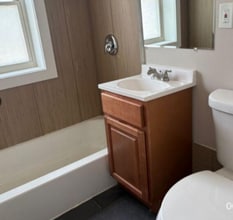 2004 Noble Rd, Unit 6 in Cleveland Heights, OH - Building Photo - Building Photo