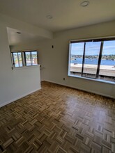 2134 Waverly Pl N, Unit 201 in Seattle, WA - Foto de edificio - Building Photo