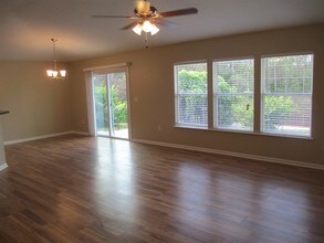 2438 Tyson Lake Dr in Jacksonville, FL - Foto de edificio - Building Photo