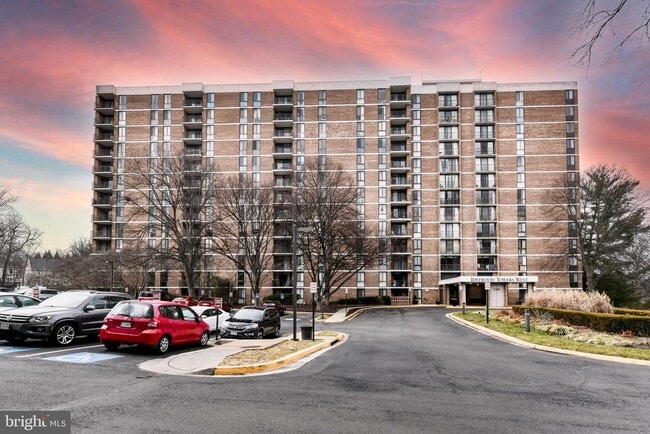 property at 2300 Pimmit Dr