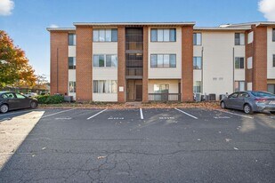 206 Pacific Dr in Hampton, VA - Building Photo