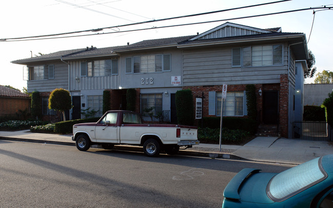 212 W Plymouth St in Inglewood, CA - Foto de edificio - Building Photo