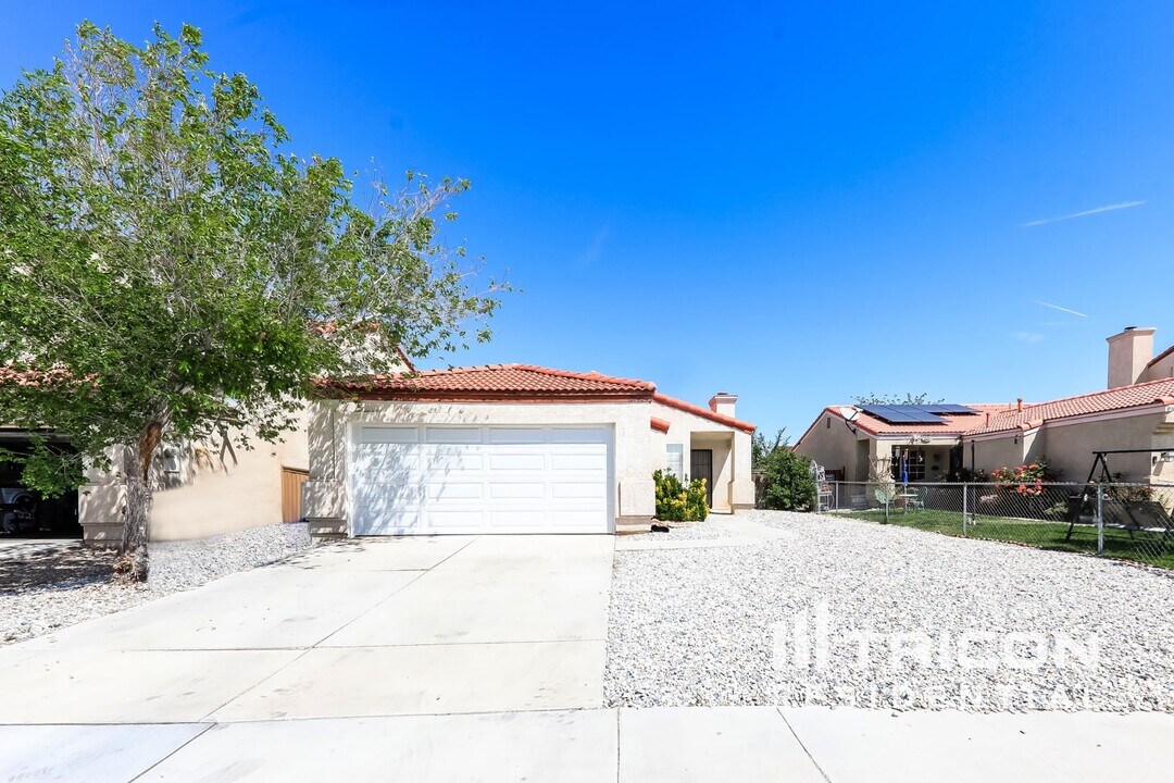 16946 Sorrento Ln in Victorville, CA - Building Photo