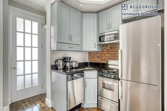 326 E 35th St in New York, NY - Building Photo - Building Photo