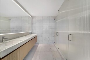 500 Alton Rd, Unit 3304 in Miami Beach, FL - Building Photo