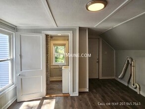 27 Elm St, Unit 2 in Lewiston, ME - Building Photo - Building Photo