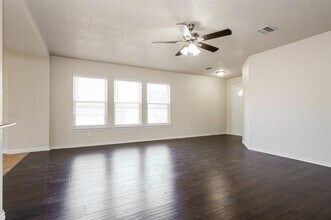 1225 McCary St in Cedar Hill, TX - Building Photo - Building Photo