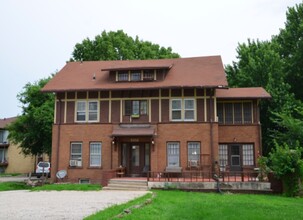 COLONIAL ARMS in Des Moines, IA - Building Photo - Building Photo