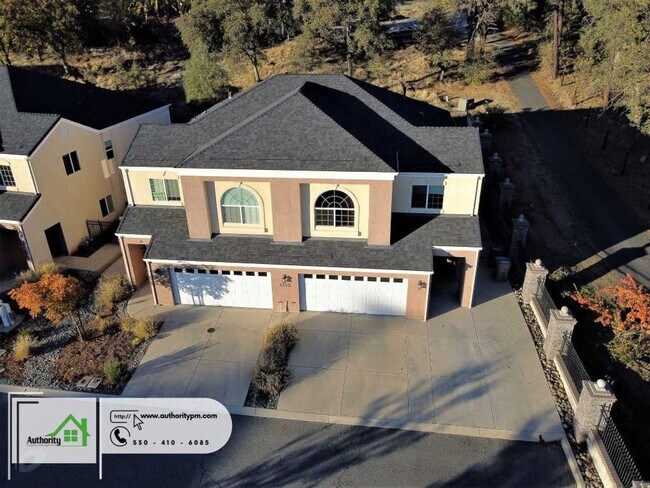 1353 Browning St, Unit Unit A in Redding, CA - Building Photo - Building Photo