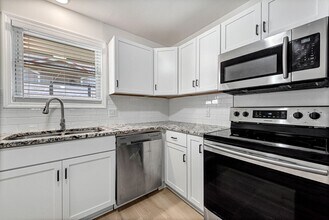 14791-14793 Dutchmans Dr in Rogers, AR - Building Photo - Building Photo