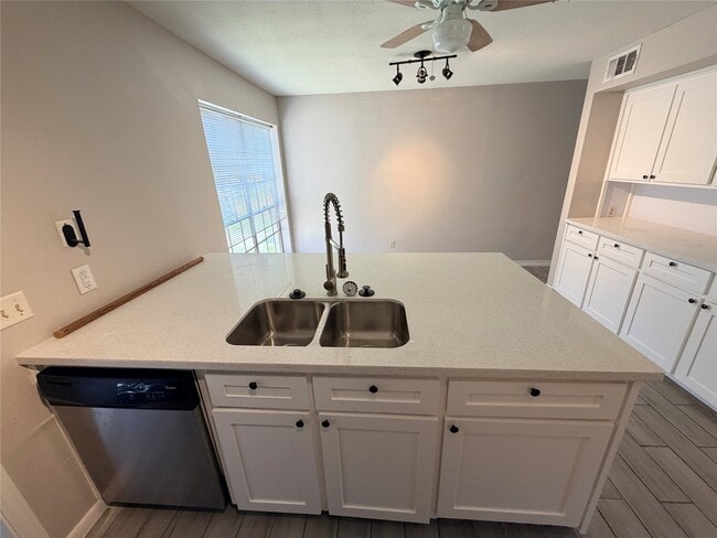 1607 Chestnut Ridge Rd in Houston, TX - Foto de edificio - Building Photo