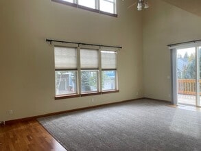 253 SW 105th Terrace in Portland, OR - Building Photo - Building Photo