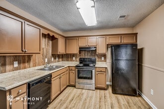 4717 Hollow Ln in Helena, AL - Foto de edificio - Building Photo