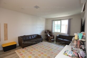 535 S Motif St in Anaheim, CA - Building Photo - Building Photo