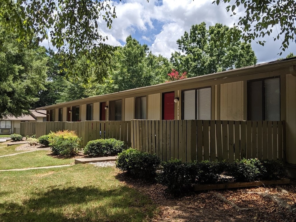 Poplar Springs Apartments College Park, GA Apartments