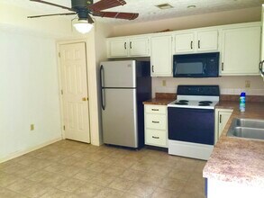 400 Wabarto Way in Nicholasville, KY - Foto de edificio - Building Photo