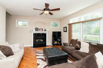 196 Mayo Ct in Elmhurst, IL - Building Photo - Building Photo