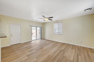 9821 W Hanover Grove Ave in Las Vegas, NV - Building Photo - Building Photo