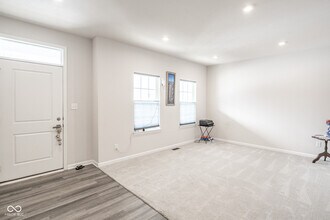 453 Gathering Ln in Greenwood, IN - Building Photo - Building Photo