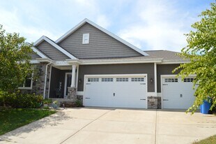 2621 Dublin Way in Waunakee, WI - Building Photo