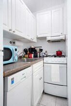 317 E 75th St in New York, NY - Foto de edificio - Building Photo