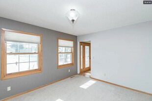 4235 Stoneham Ln NW in Rochester, MN - Building Photo