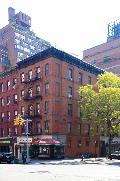 1610 York Ave in New York, NY - Building Photo