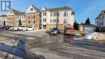 102 Aspen Springs Dr in Bowmanville, ON - Building Photo