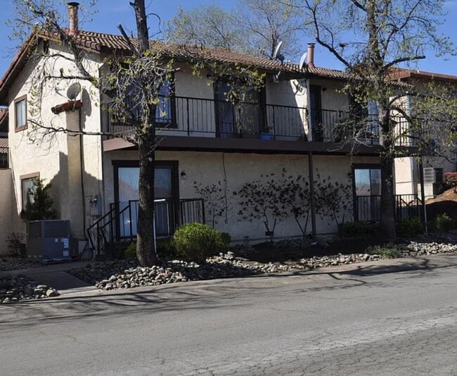 825 Mission Sierra Ct