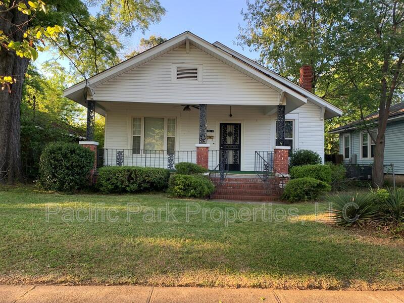 2111 Capitol Ave in Montgomery, AL - Foto de edificio