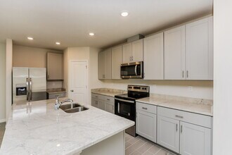 10209 Daybreak Glen in Parrish, FL - Building Photo - Building Photo