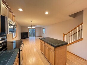 6046 SE Malden St in Portland, OR - Building Photo - Building Photo