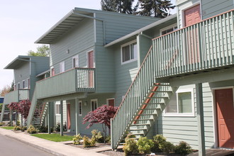 Autumn Oaks Apartments in Tigard, OR - Building Photo - Building Photo