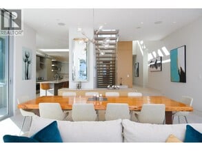 6911 Isleview Rd in West Vancouver, BC - Building Photo - Building Photo
