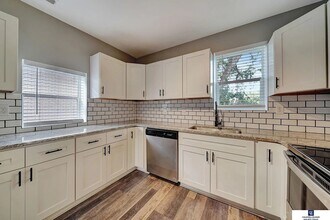 1836 H St, Unit 2 in Lincoln, NE - Building Photo - Building Photo