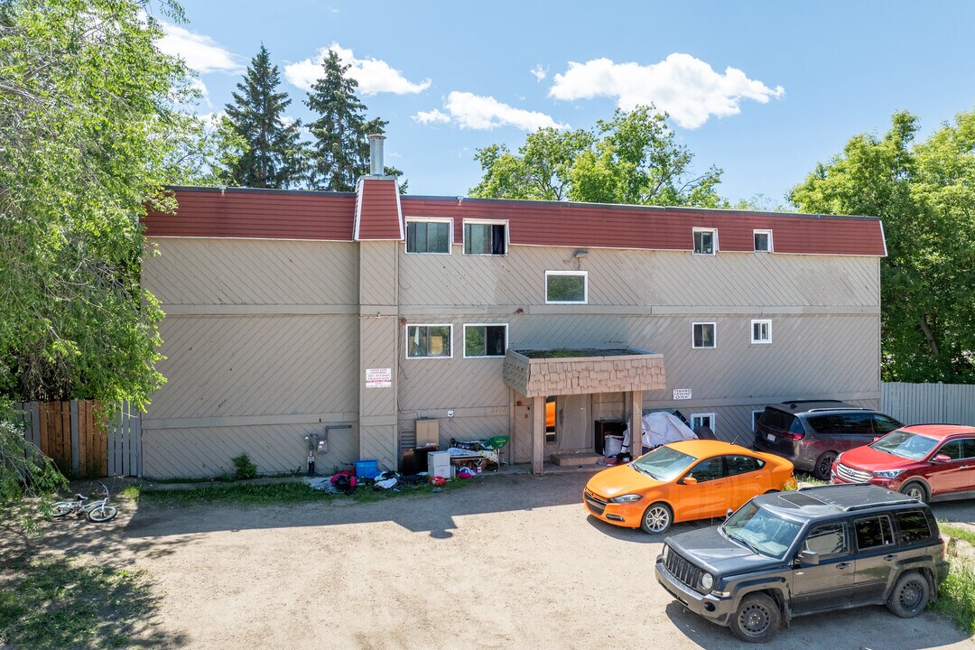 5963 60A St in Red Deer, AB - Building Photo