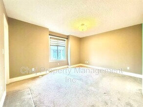 2003 Rabbit Hill Rd NW in Edmonton, AB - Building Photo - Building Photo