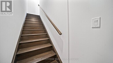 117 Marydale Ave in Markham, ON - Building Photo - Building Photo