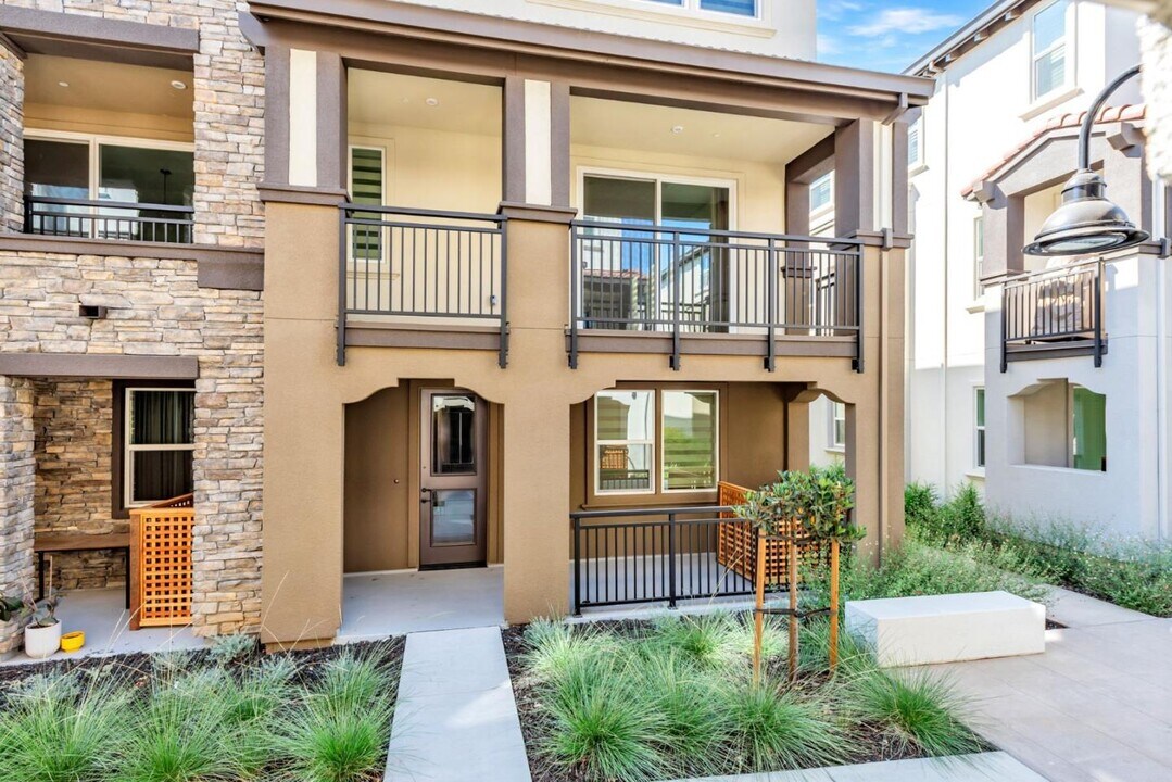 923 Loyola Ln in Morgan Hill, CA - Building Photo