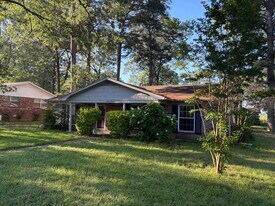1300 Pinewood Dr in Benton, AR - Building Photo