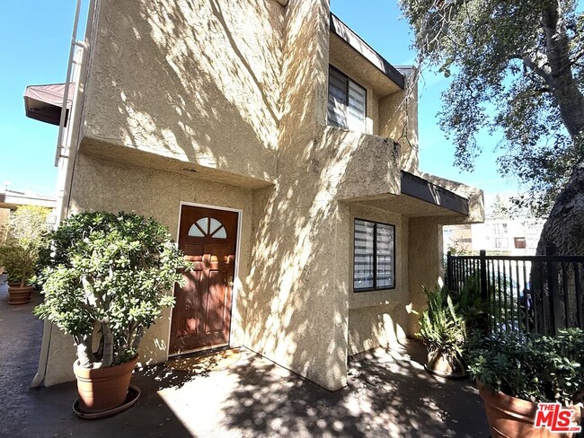 property at 3130 Montrose Ave