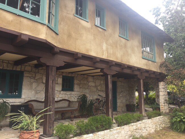 80 Corona Way in Carmel By The Sea, CA - Foto de edificio - Building Photo