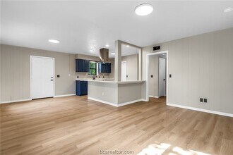 104 N Oneal St in Caldwell, TX - Foto de edificio - Building Photo