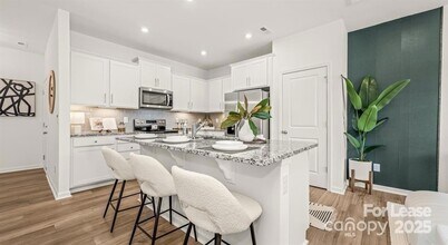 10207 Guardian Dr in Charlotte, NC - Building Photo - Building Photo