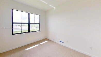 15650 SW 136th St in Miami, FL - Building Photo - Building Photo